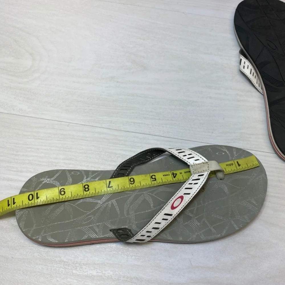 Oakley Mens Size 10 Flip Flop Sandals Sport Thong Gray White Foam Surf Shoe